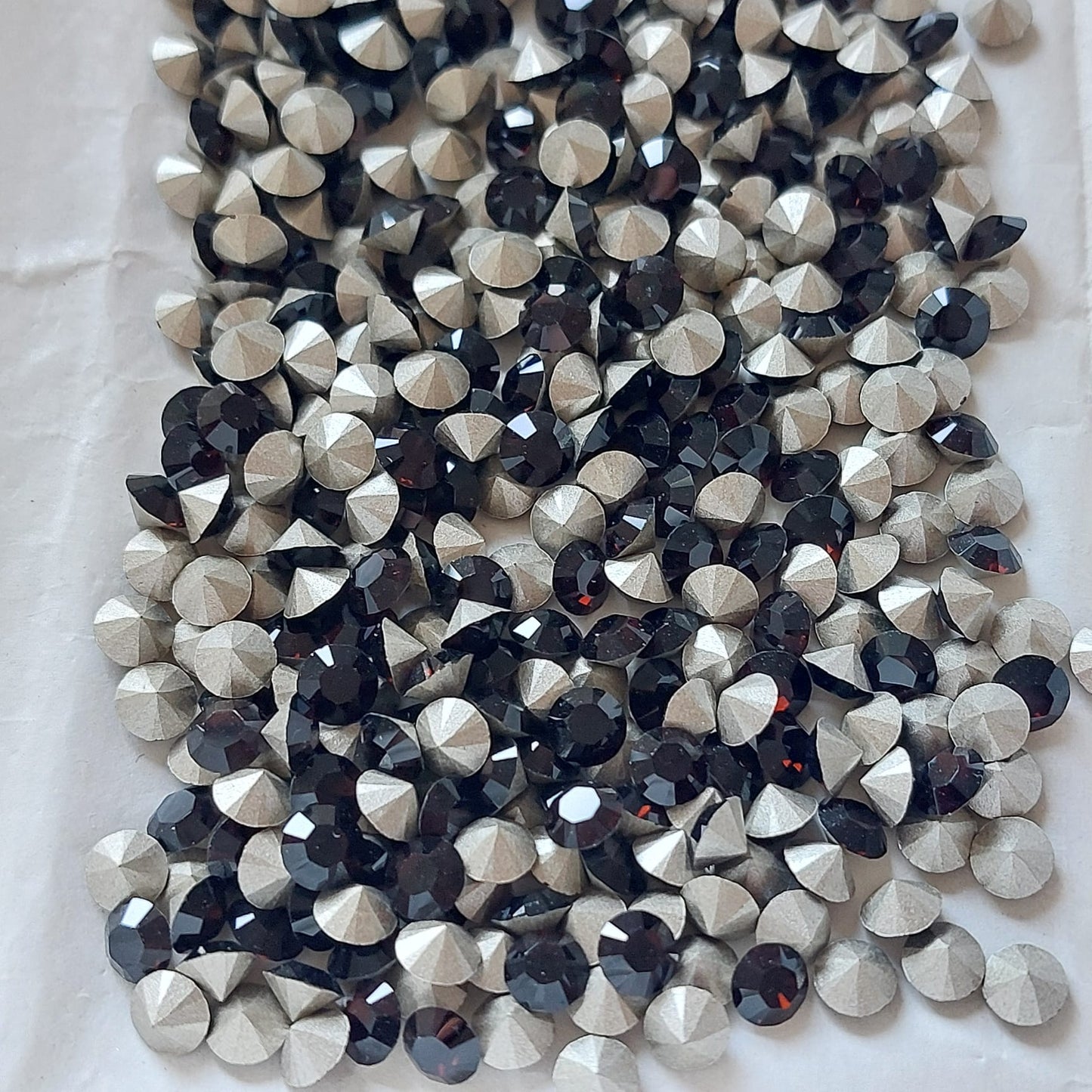 Swarovski® Chaton Mocca SS24