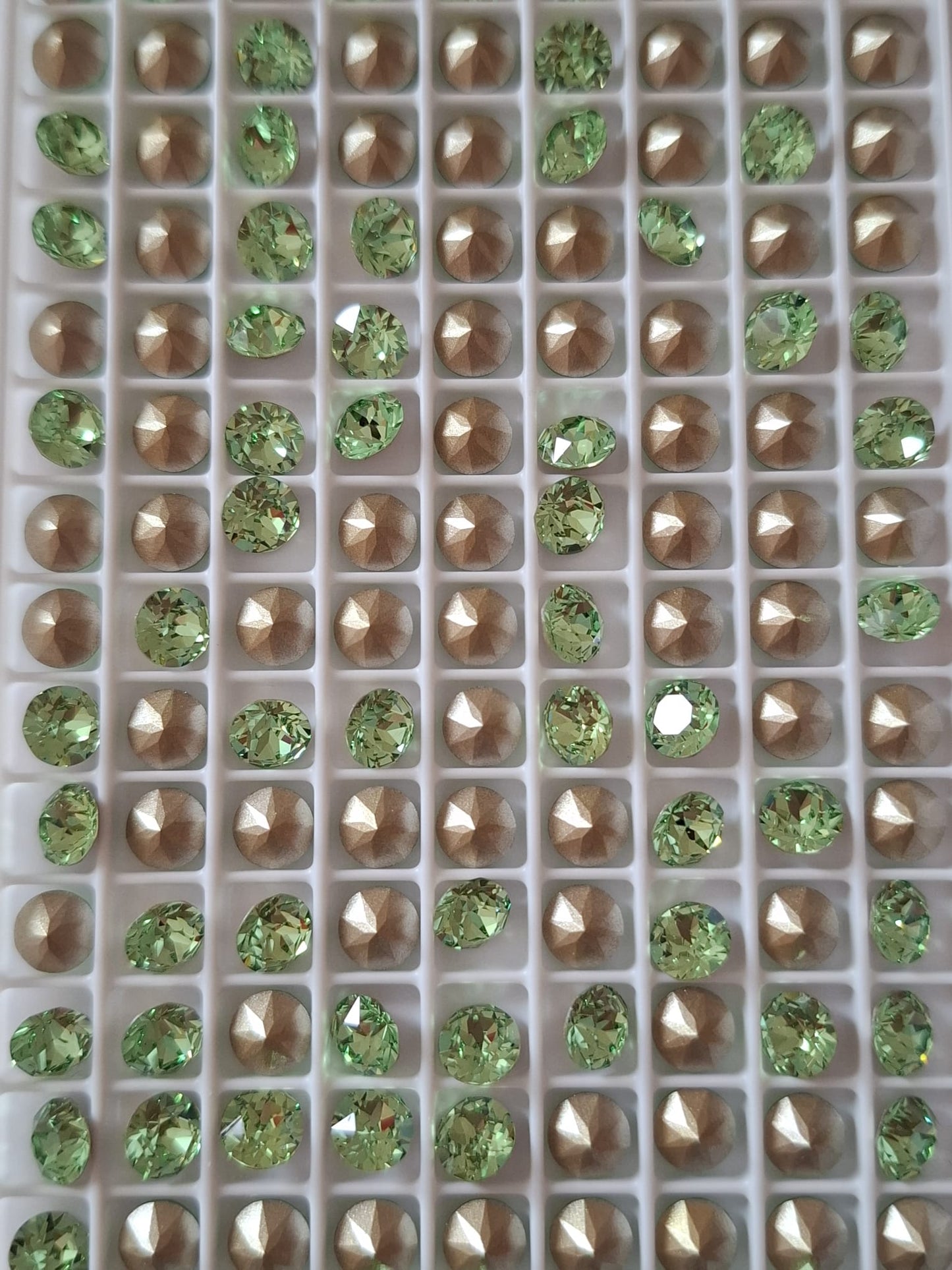 Swarovski® Chaton Peridot SS29