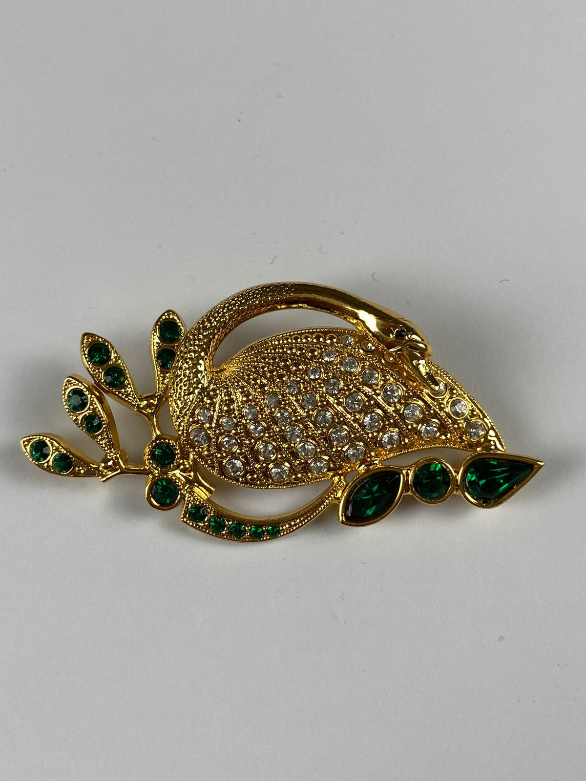 8207 Vintage Pfauenbrosche mit Swarovski-Kristallen 63,5x42,5mm