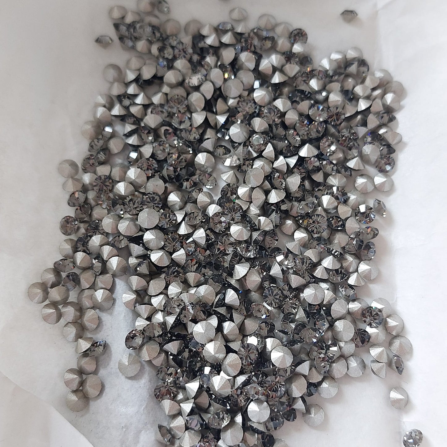 Swarovski® Chaton Black Diamond PP17