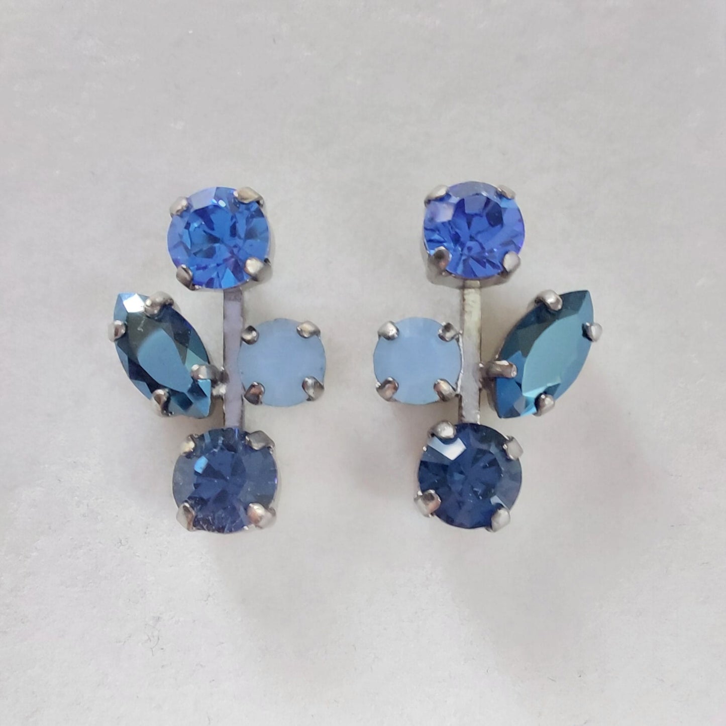 3574 Vintage Ohrringe mit Swarovski Kristallen 19mm