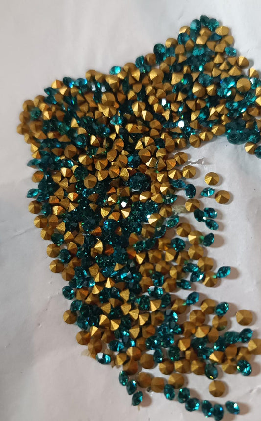 Swarovski® Chaton Vintage Blue Zircon Gold Foiled PP21