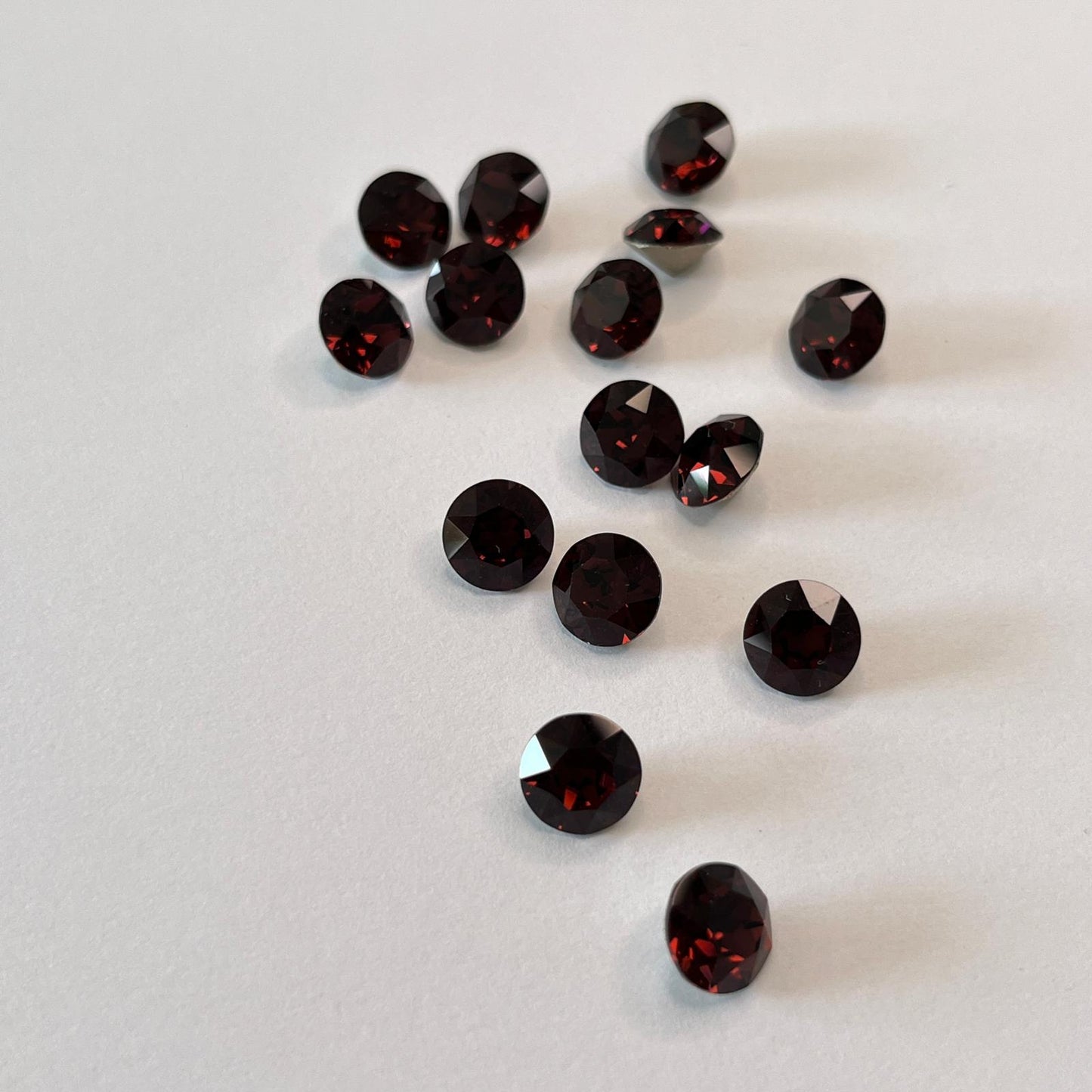 Swarovski® Chaton Burgundy SS39