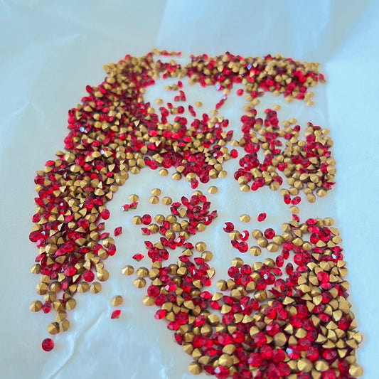 Swarovski® Chaton Vintage Light Siam Gold Foiled PP24