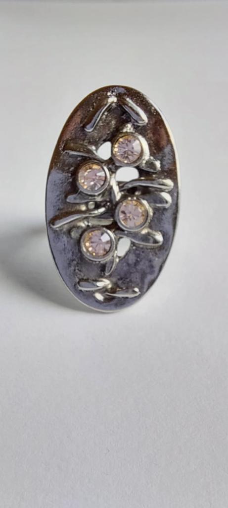 9926 Vintage Ring made with Swarovski Kristallen 36x22mm
