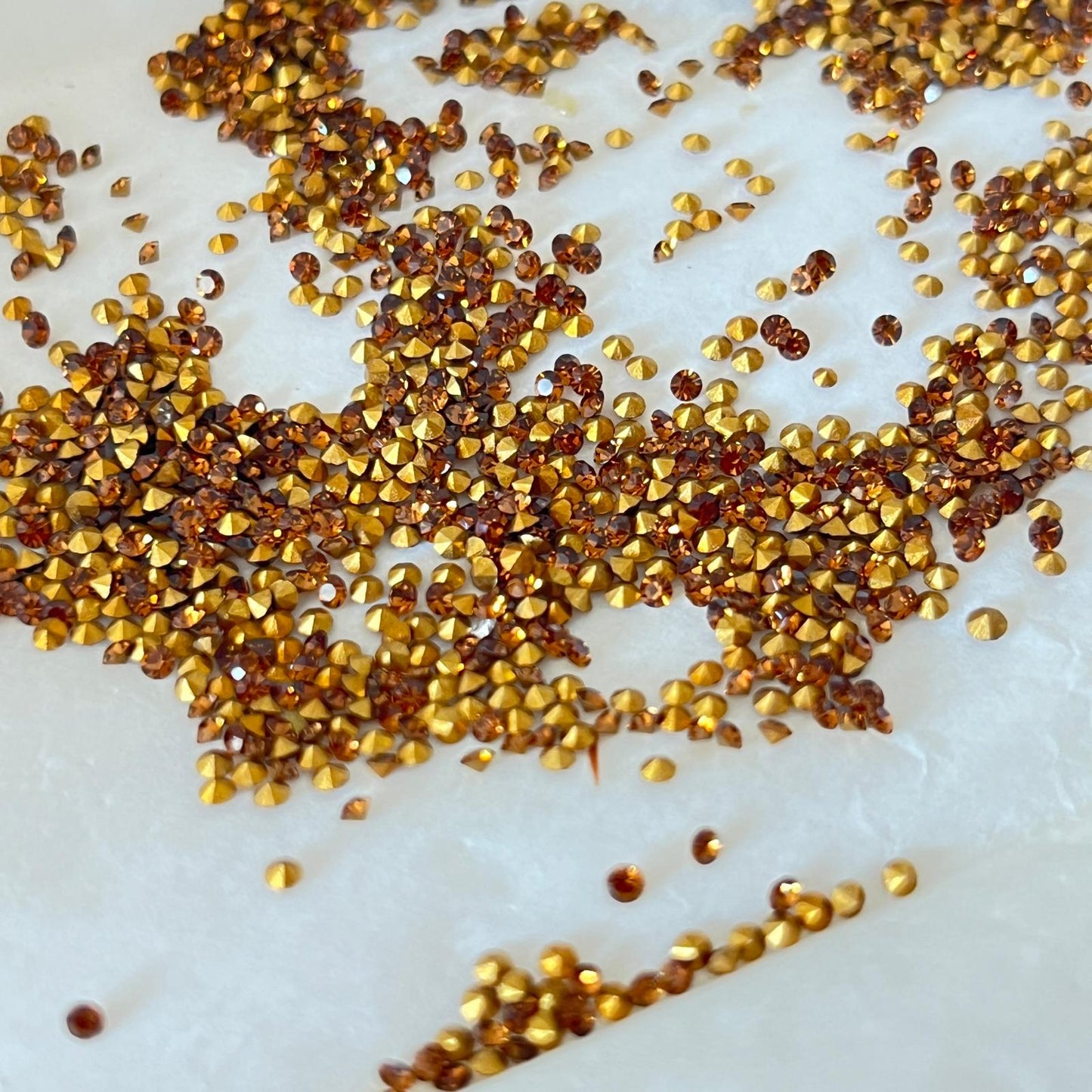 Swarovski® Chaton Vintage Smoked Topaz Gold Foiled PP11