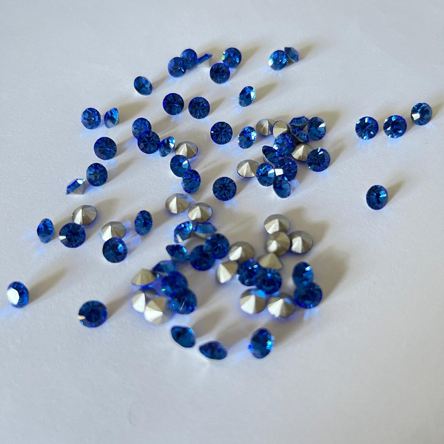 Swarovski® Chaton Sapphire SS24