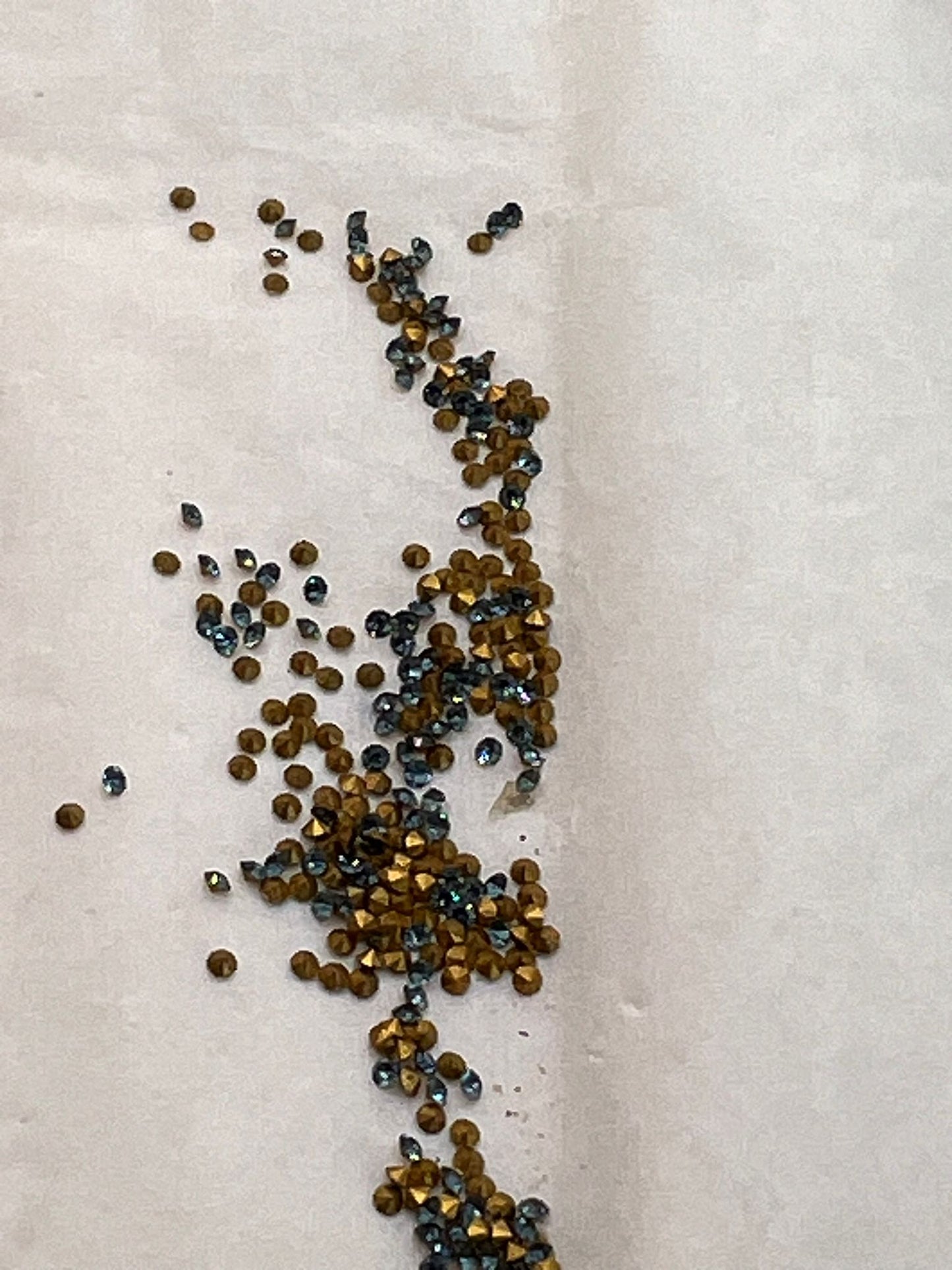 Swarovski® Chaton Vintage Montana Gold Foiled PP5